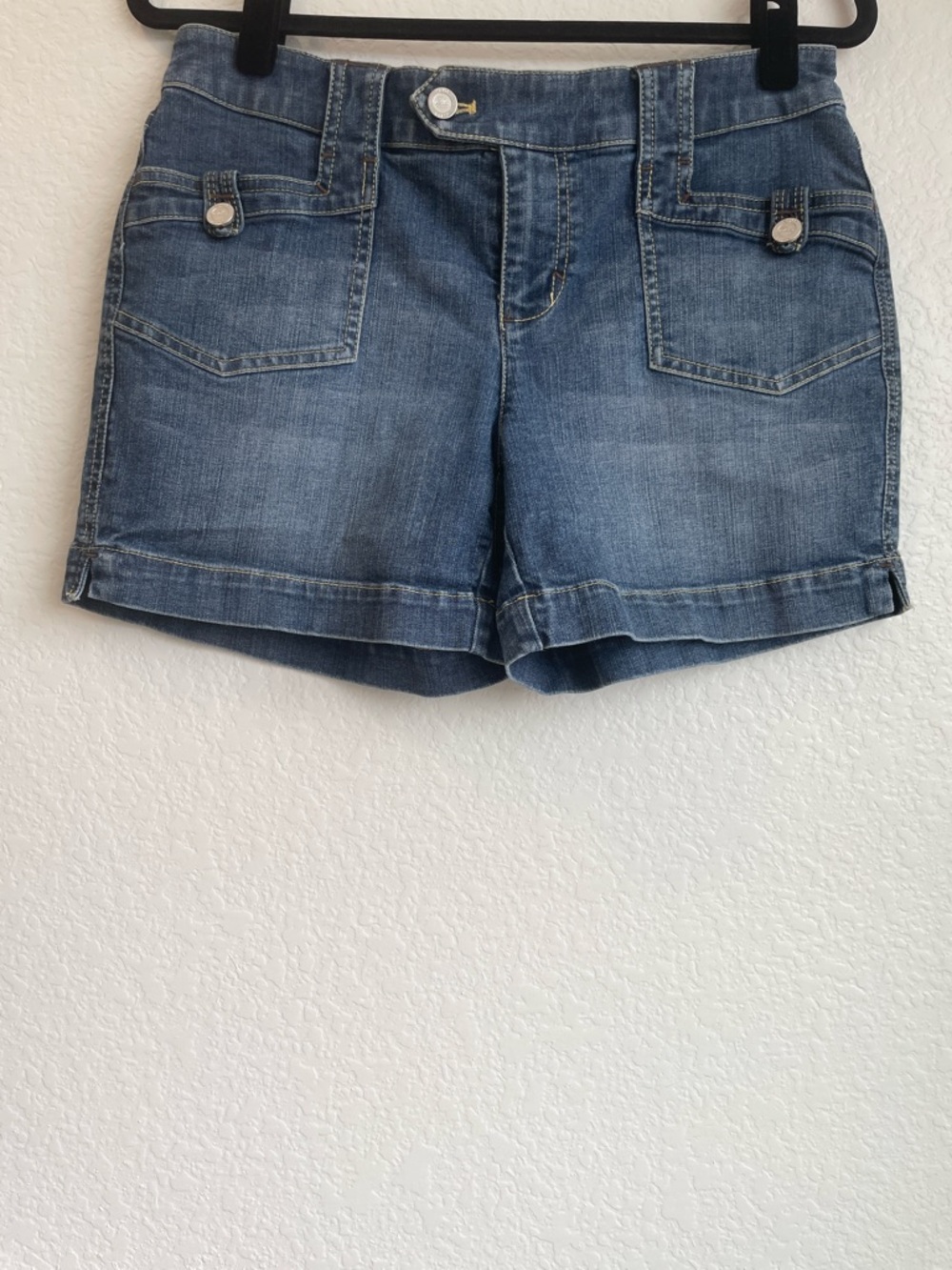 WHITE HOUSE BLACK MARKET • Denim Shorts • Size 6 - Picture 4 of 9